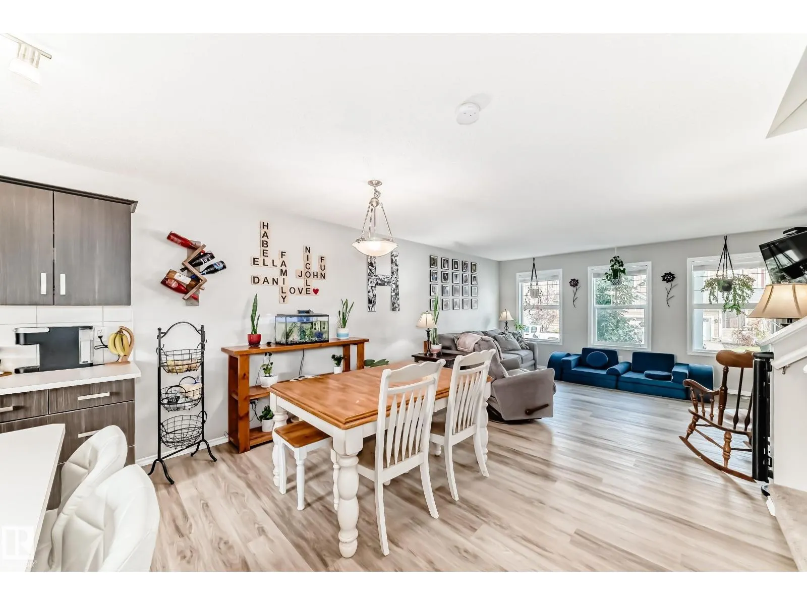 398 SIMMONDS WY