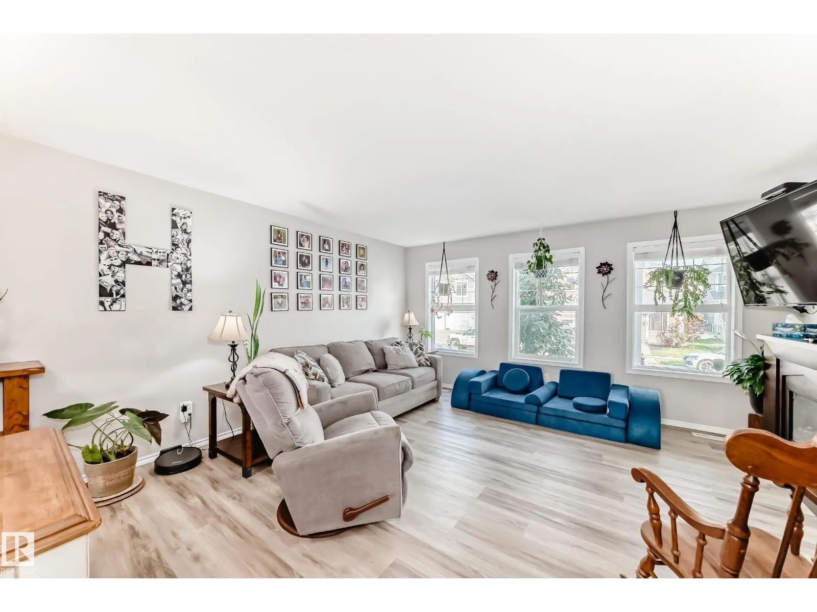 398 SIMMONDS WY