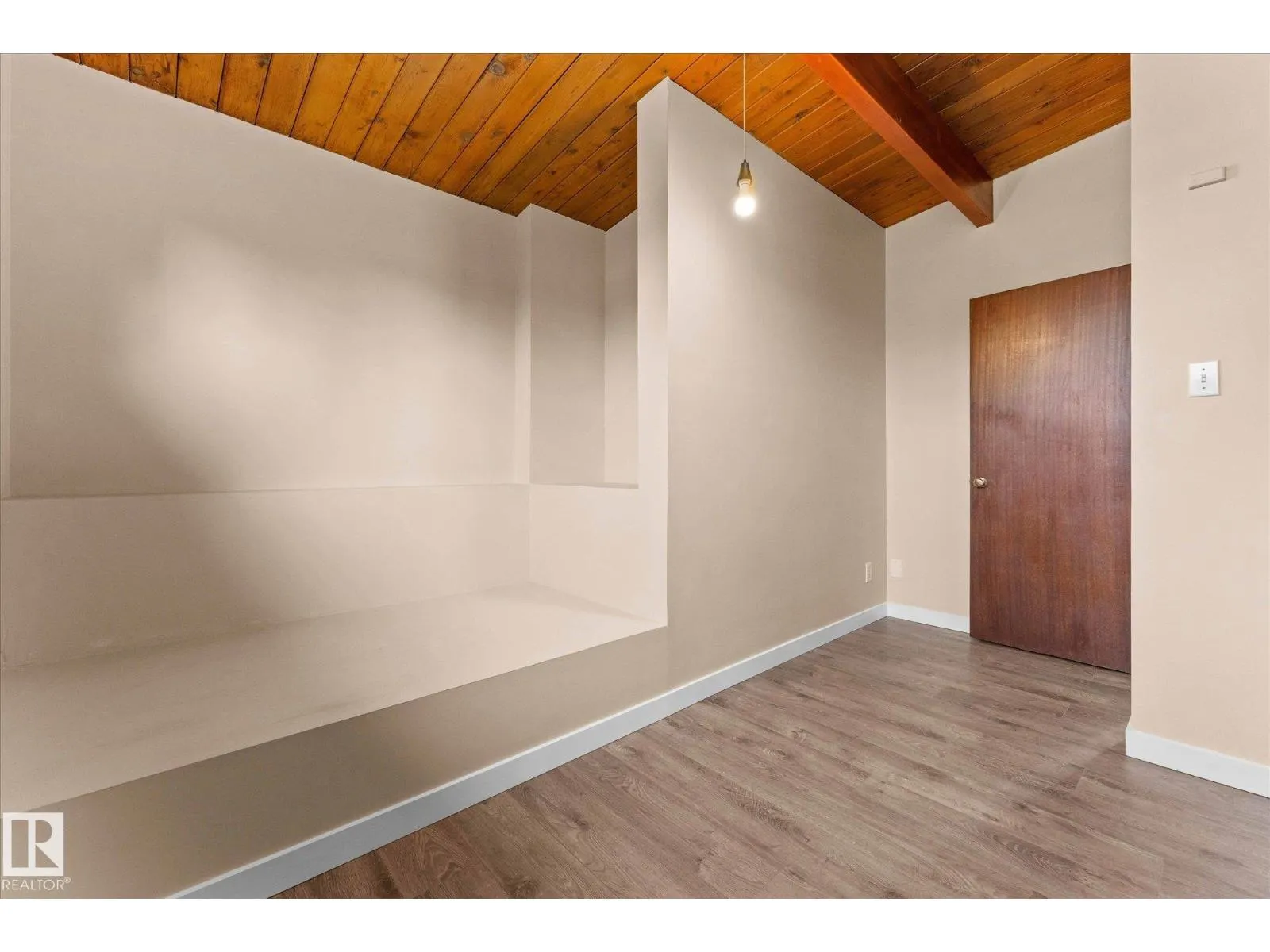 8820 MEADOWLARK RD NW