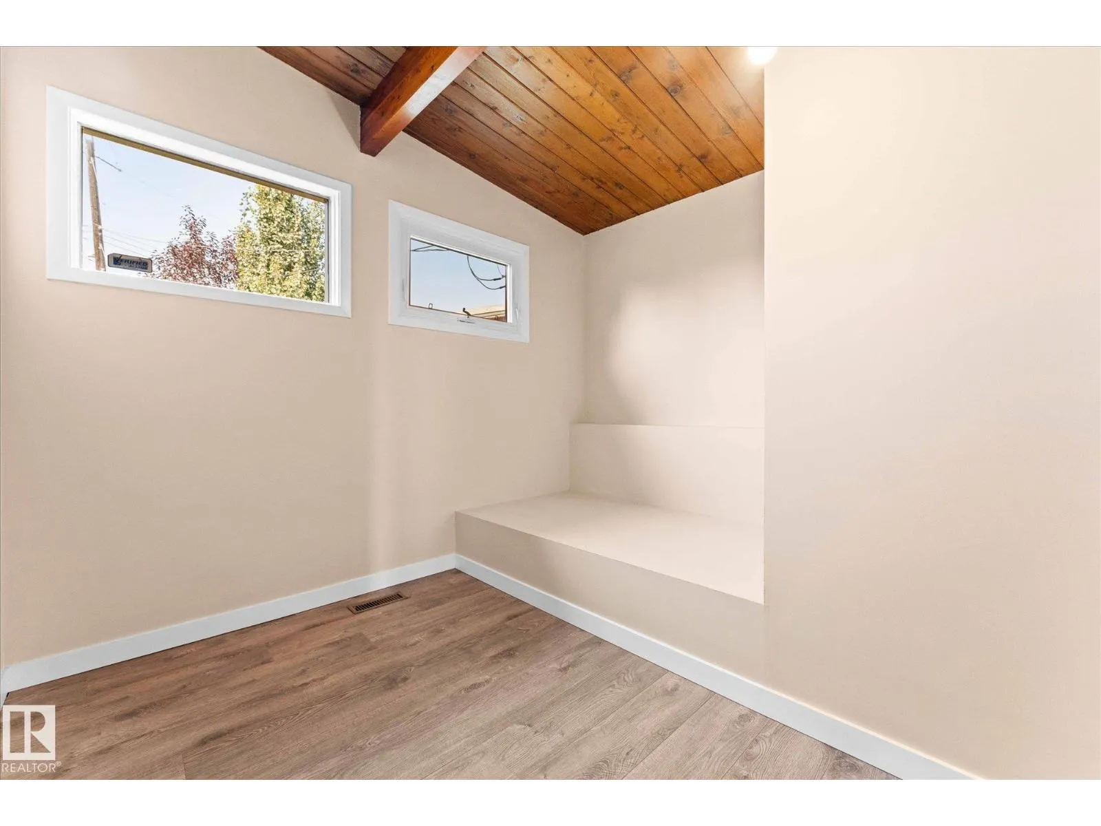 8820 MEADOWLARK RD NW