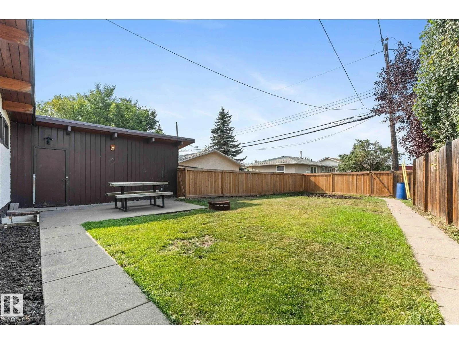 8820 MEADOWLARK RD NW