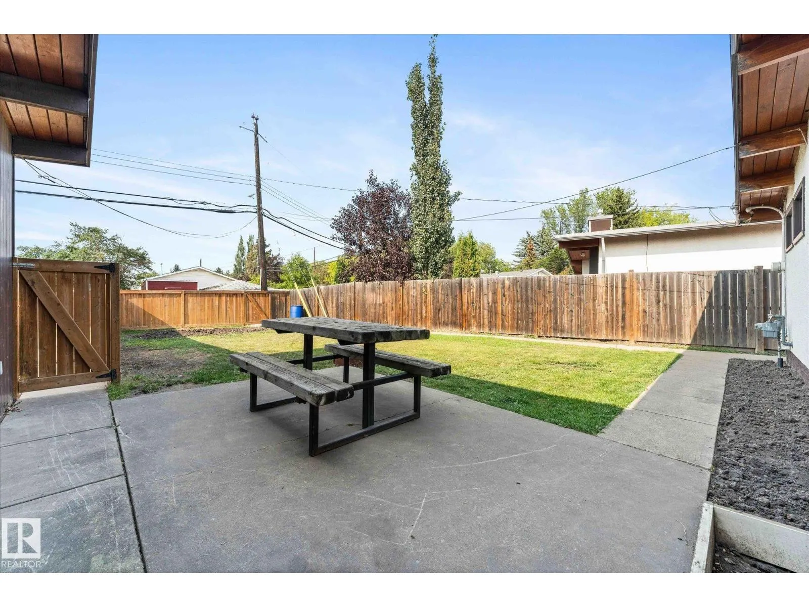 8820 MEADOWLARK RD NW
