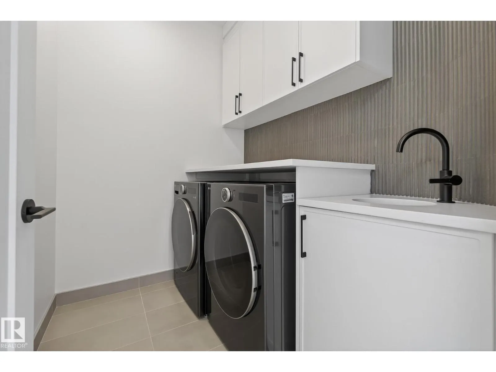 13804 85 AV NW