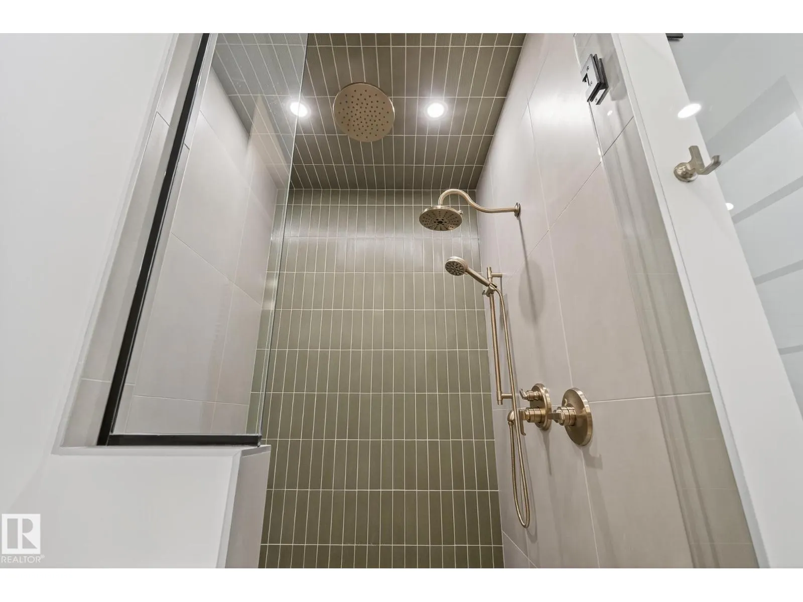 13804 85 AV NW