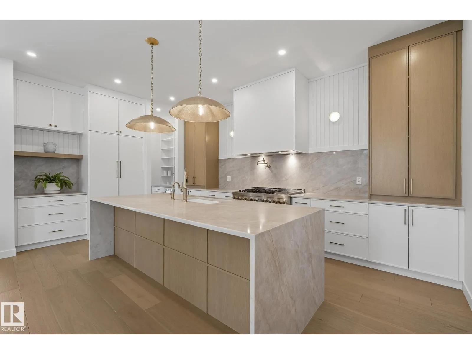 13804 85 AV NW