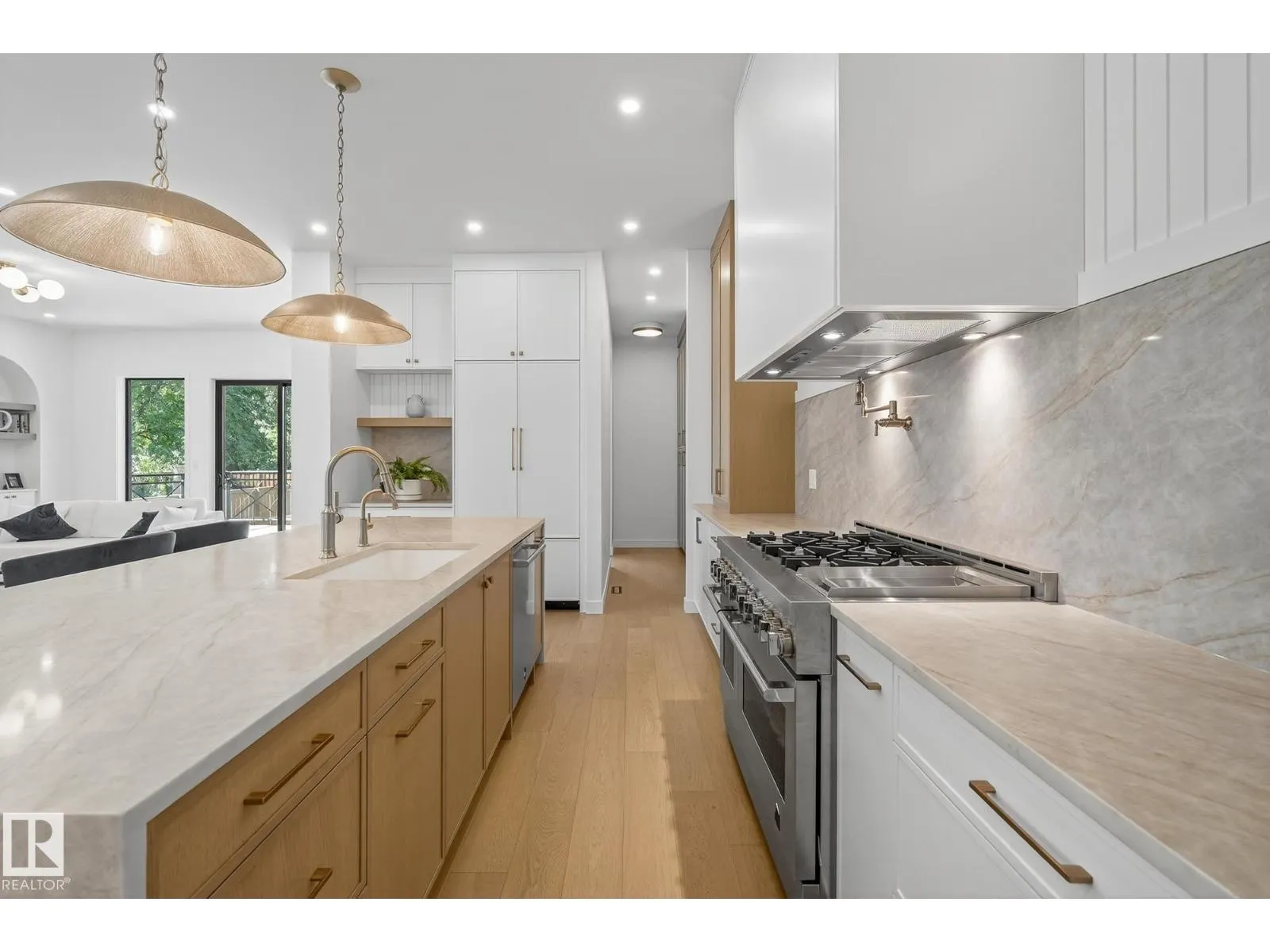 13804 85 AV NW
