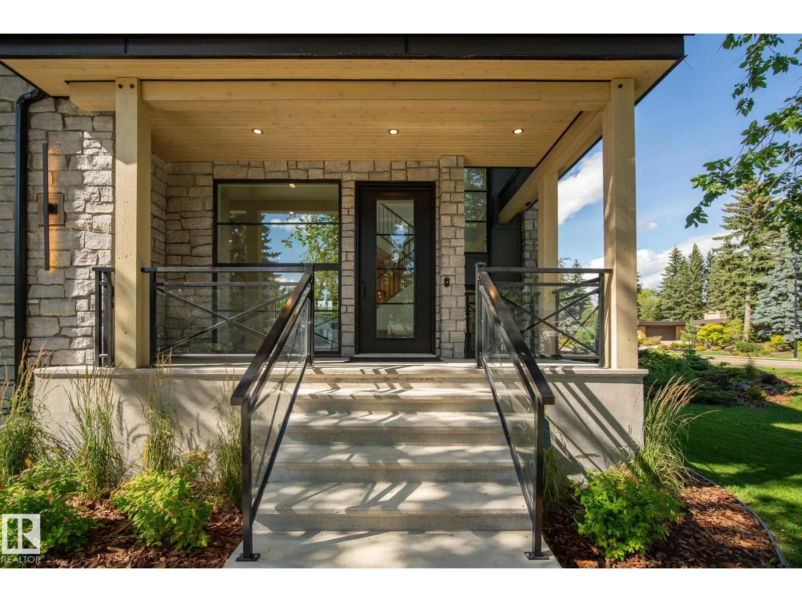 13804 85 AV NW
