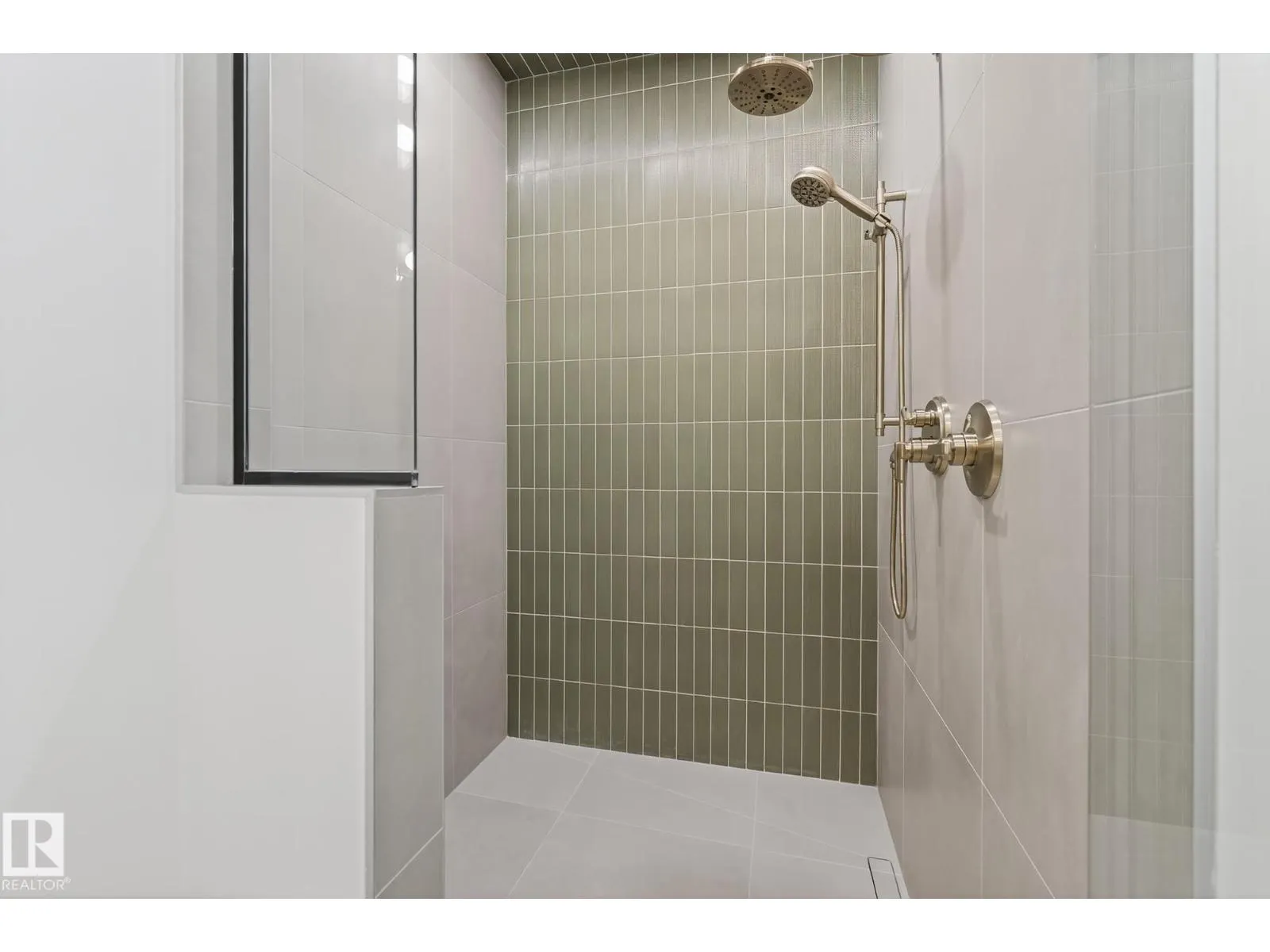 13804 85 AV NW