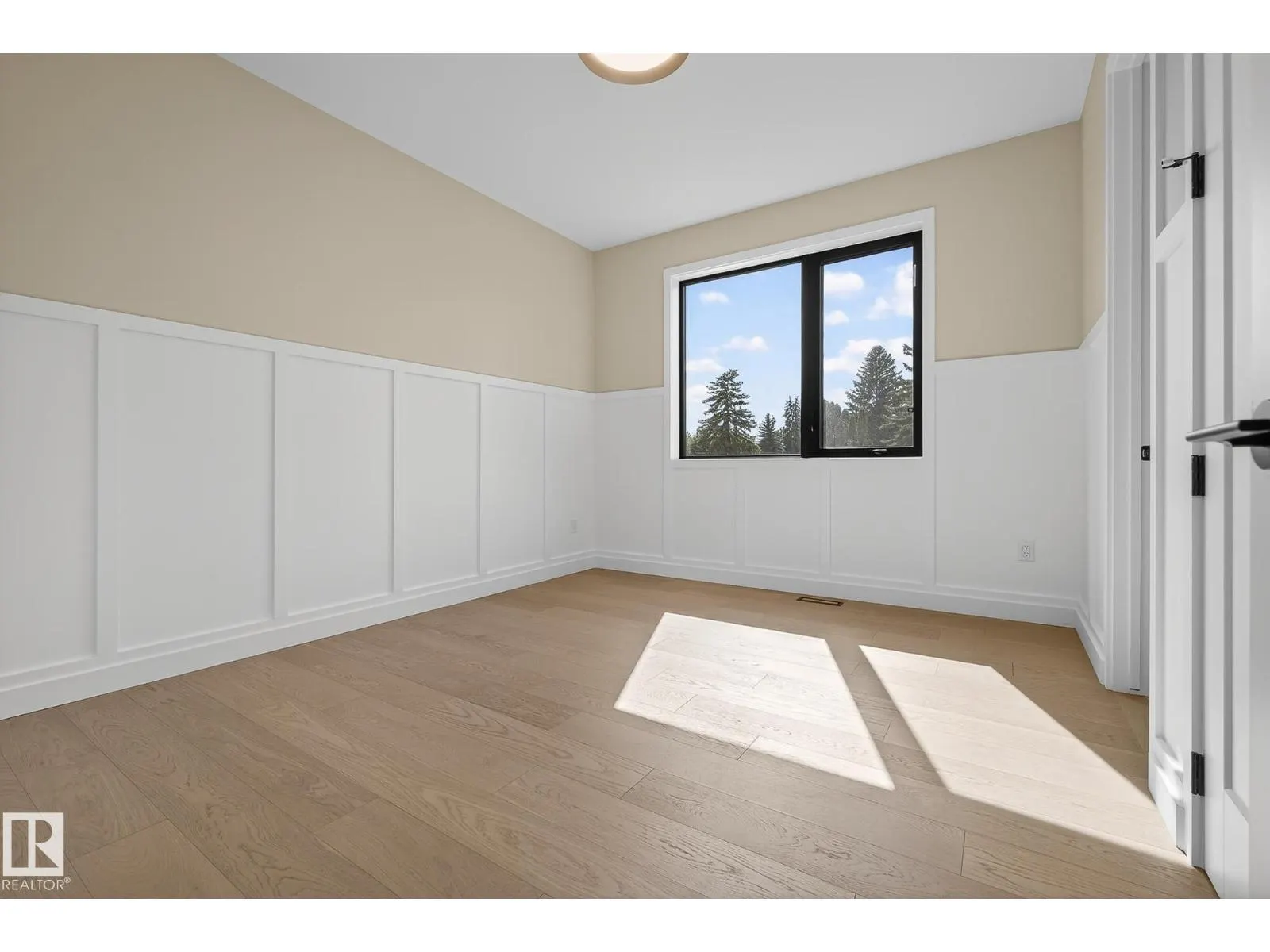 13804 85 AV NW