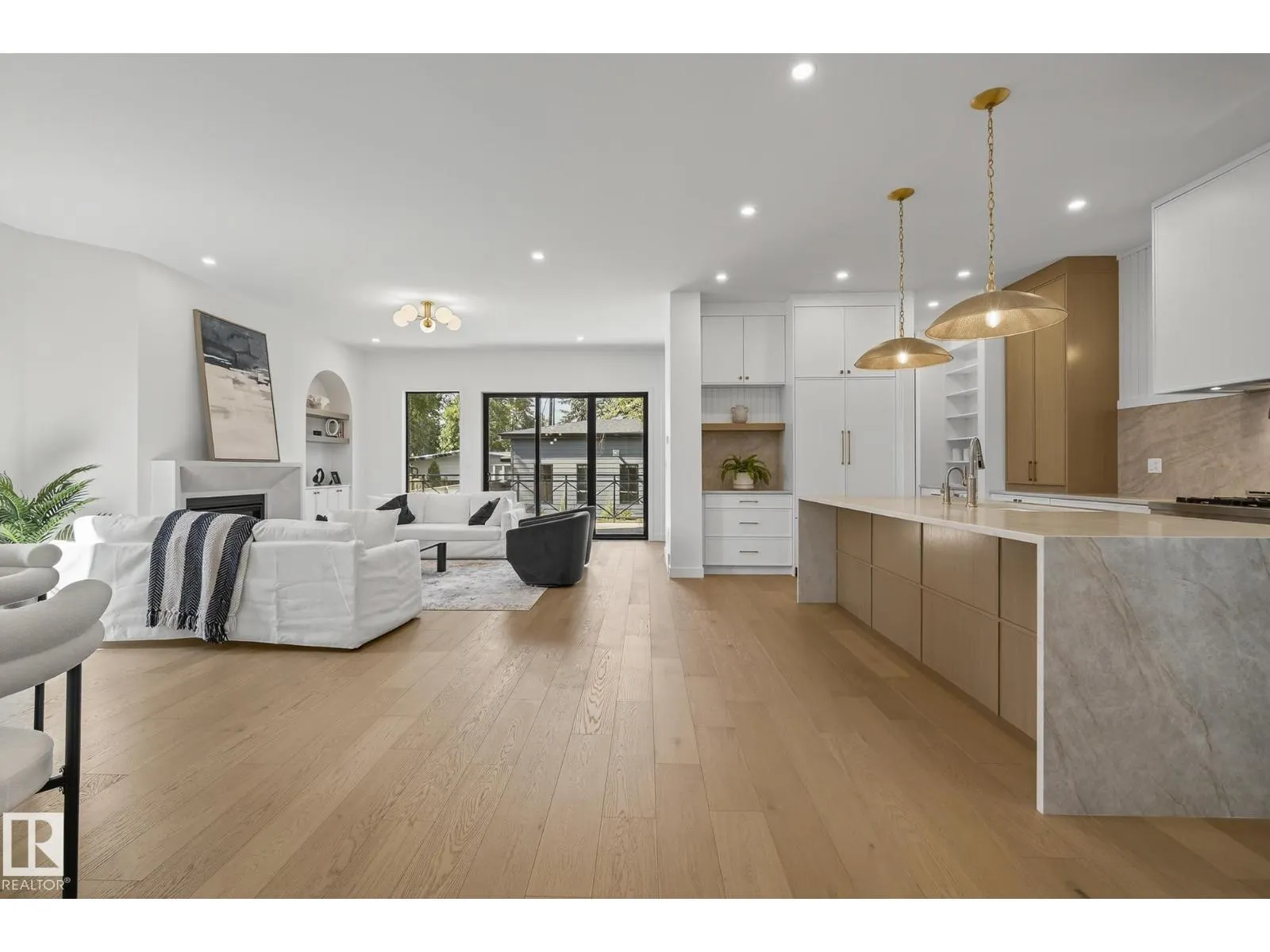 13804 85 AV NW