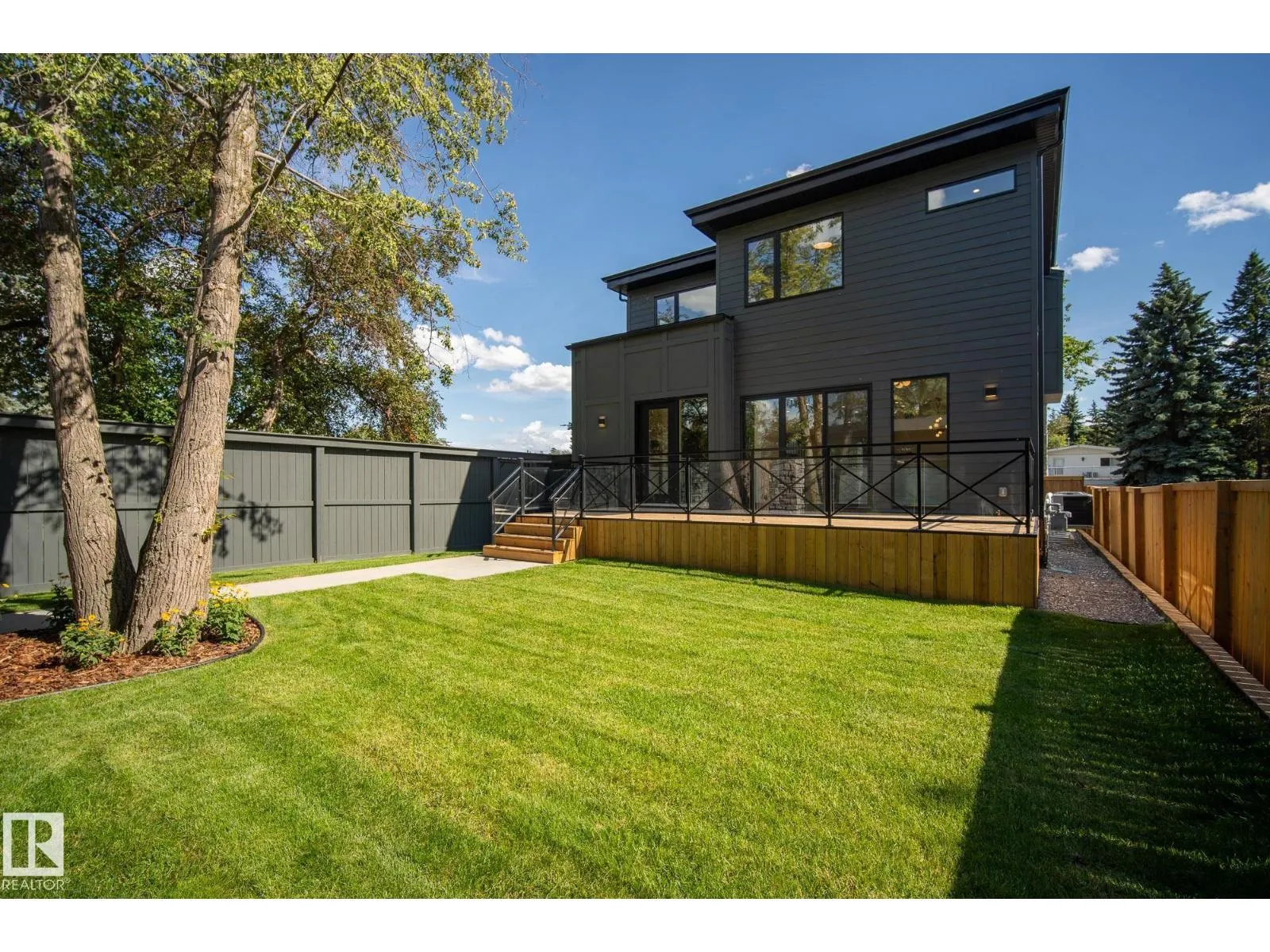 13804 85 AV NW