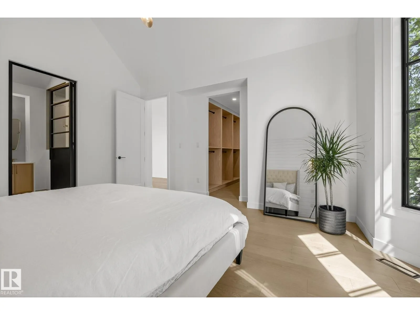 13804 85 AV NW