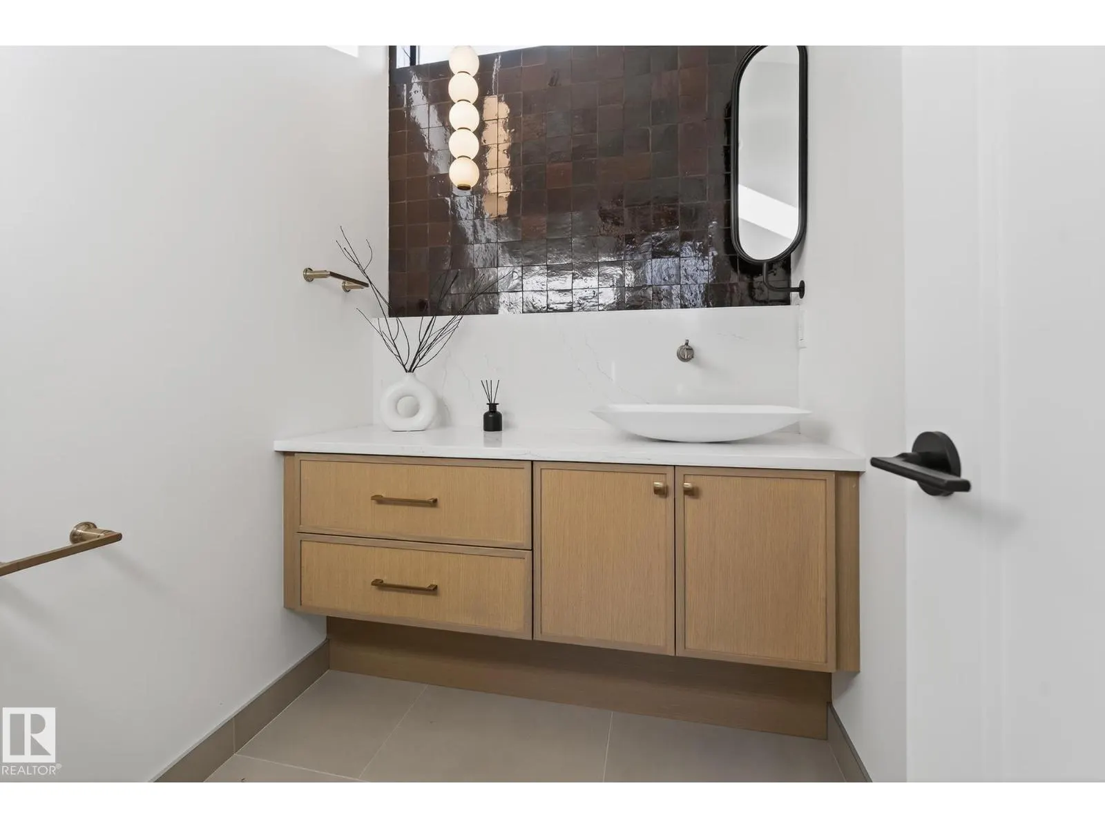 13804 85 AV NW