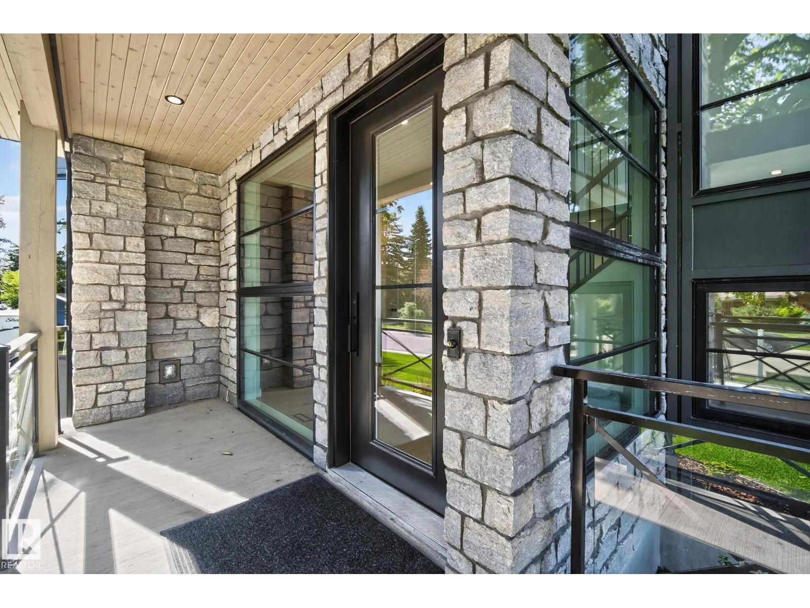 13804 85 AV NW