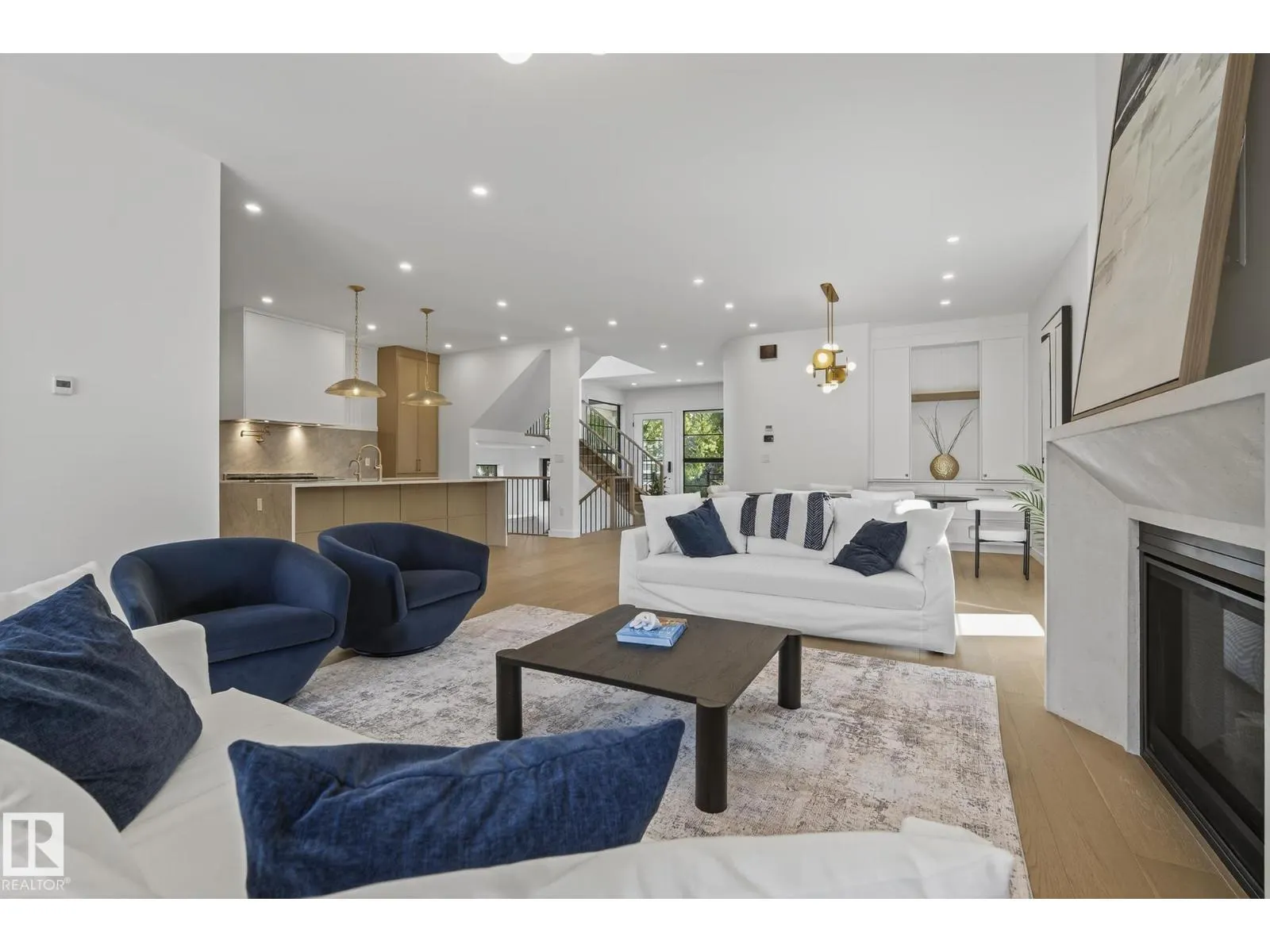 13804 85 AV NW