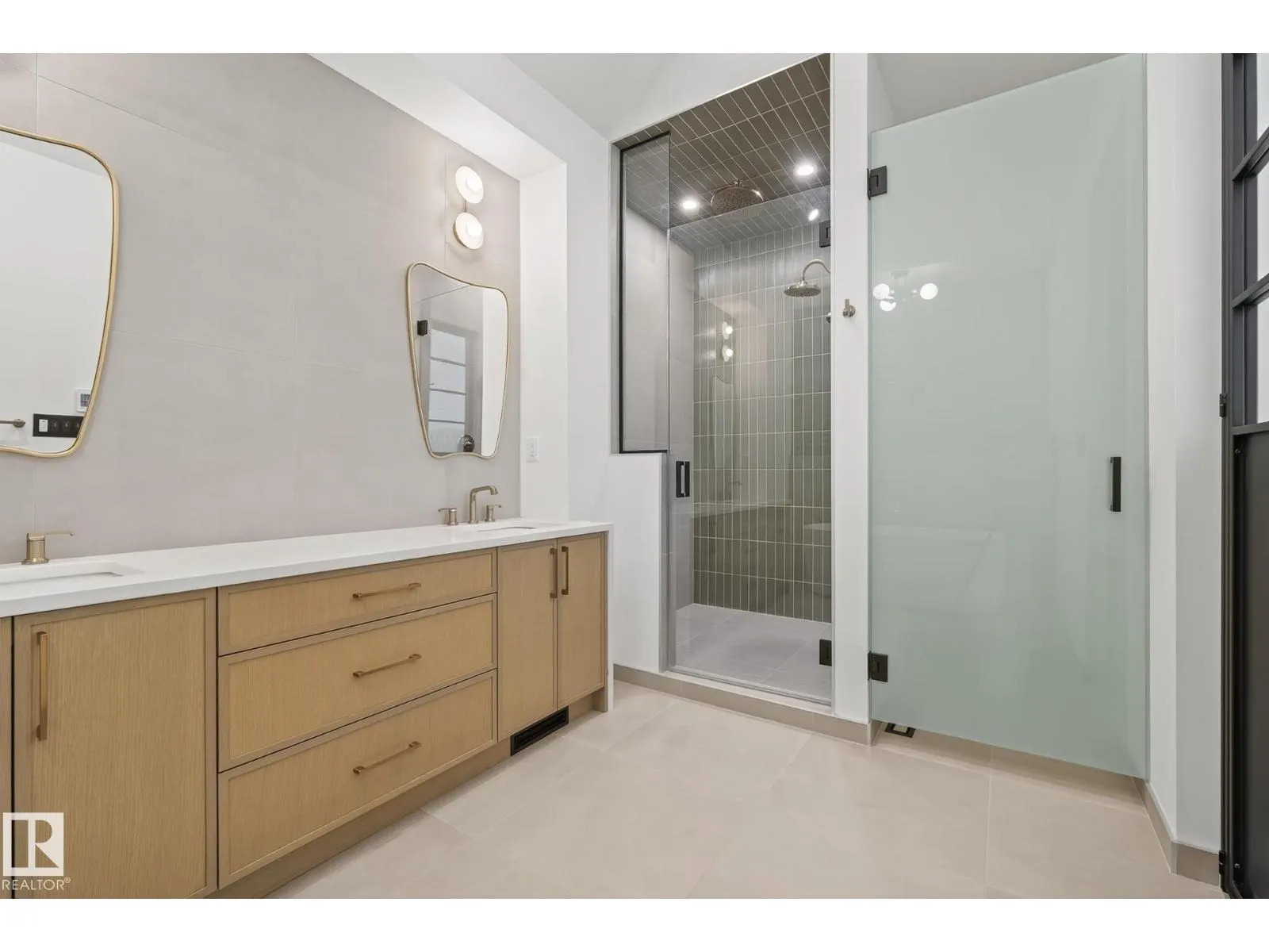 13804 85 AV NW