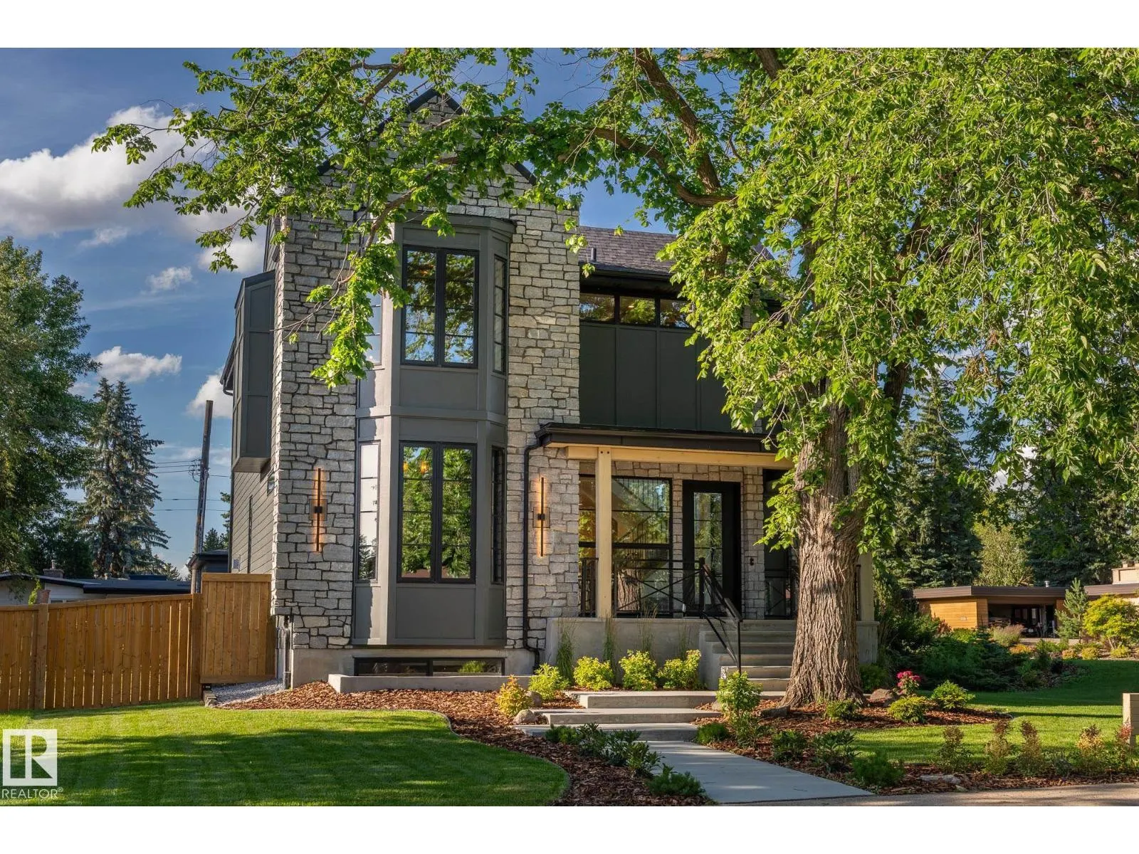 13804 85 AV NW