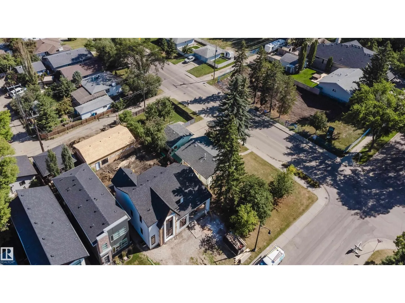 14632 95 AV NW