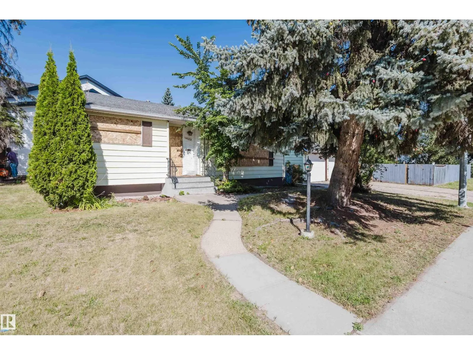 14632 95 AV NW