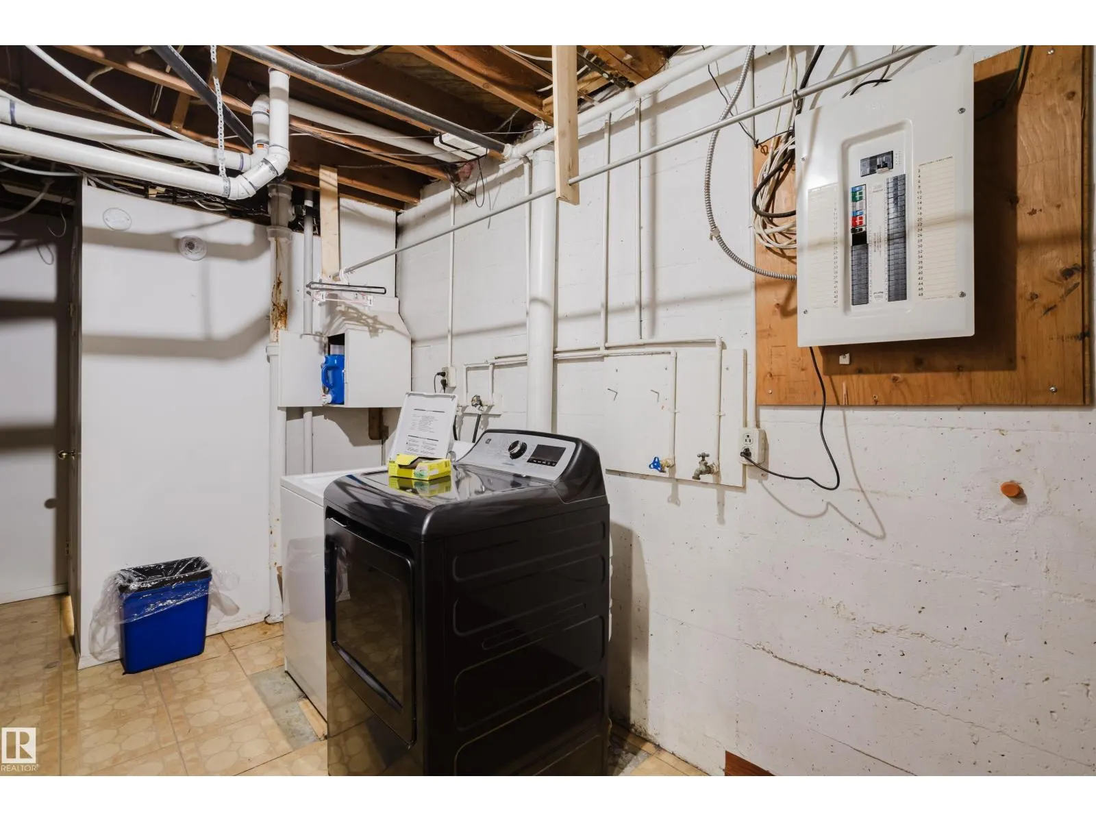 14632 95 AV NW