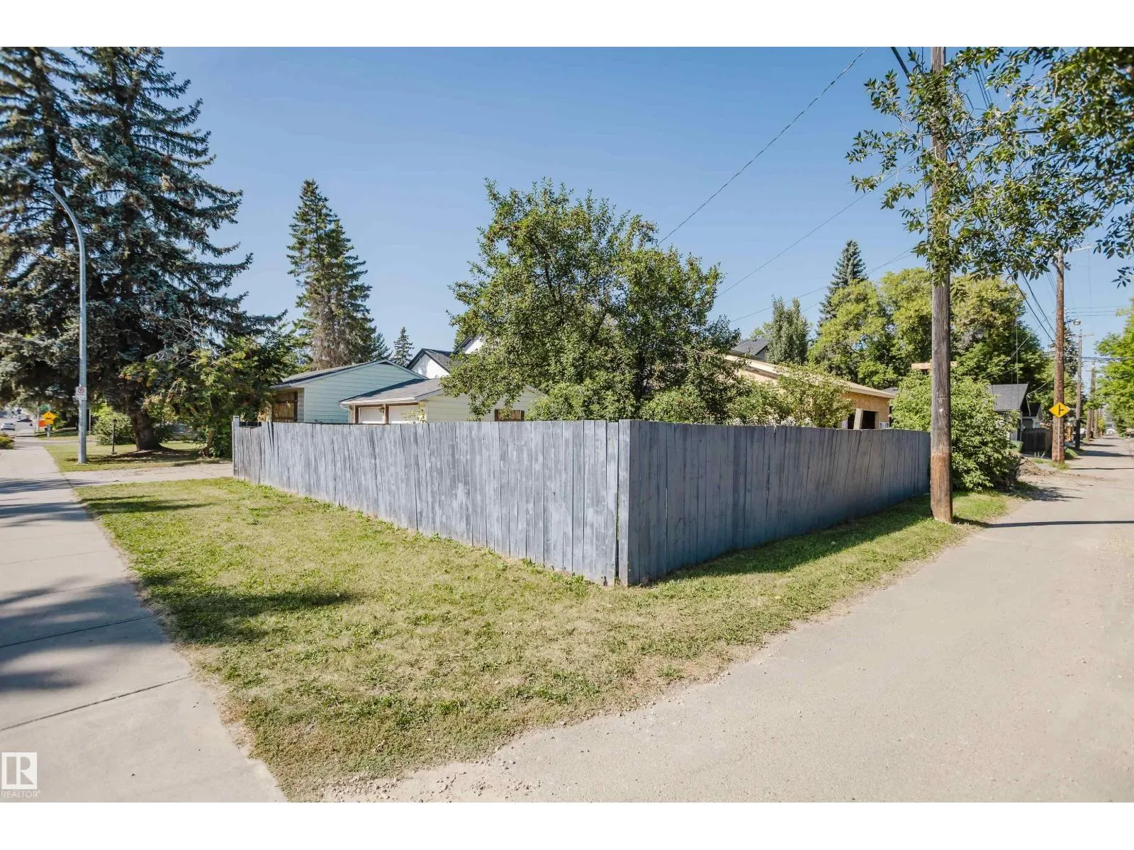 14632 95 AV NW