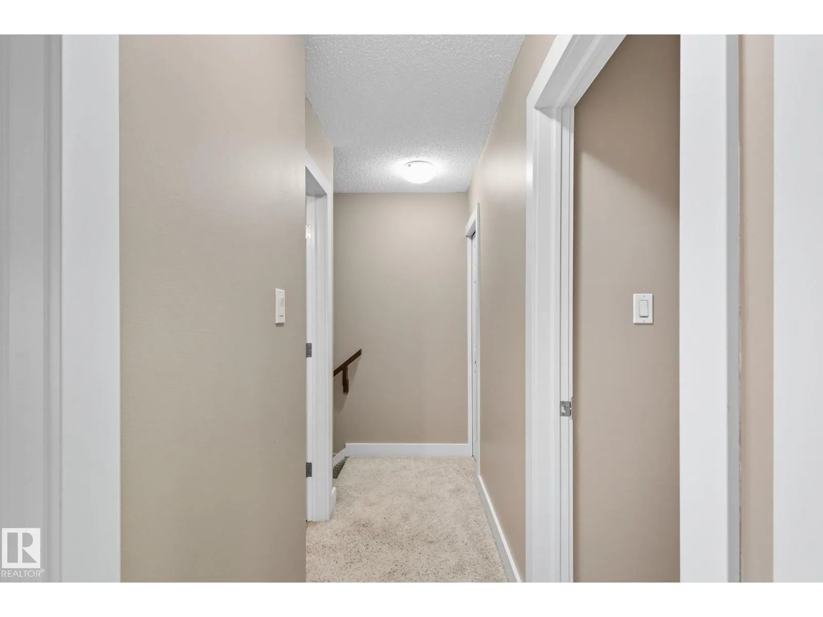 7013 32 AV NW