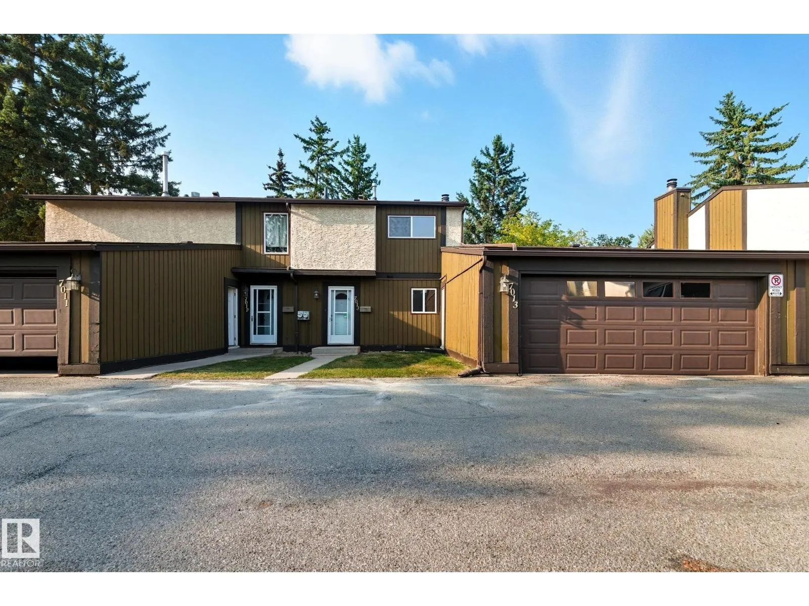7013 32 AV NW