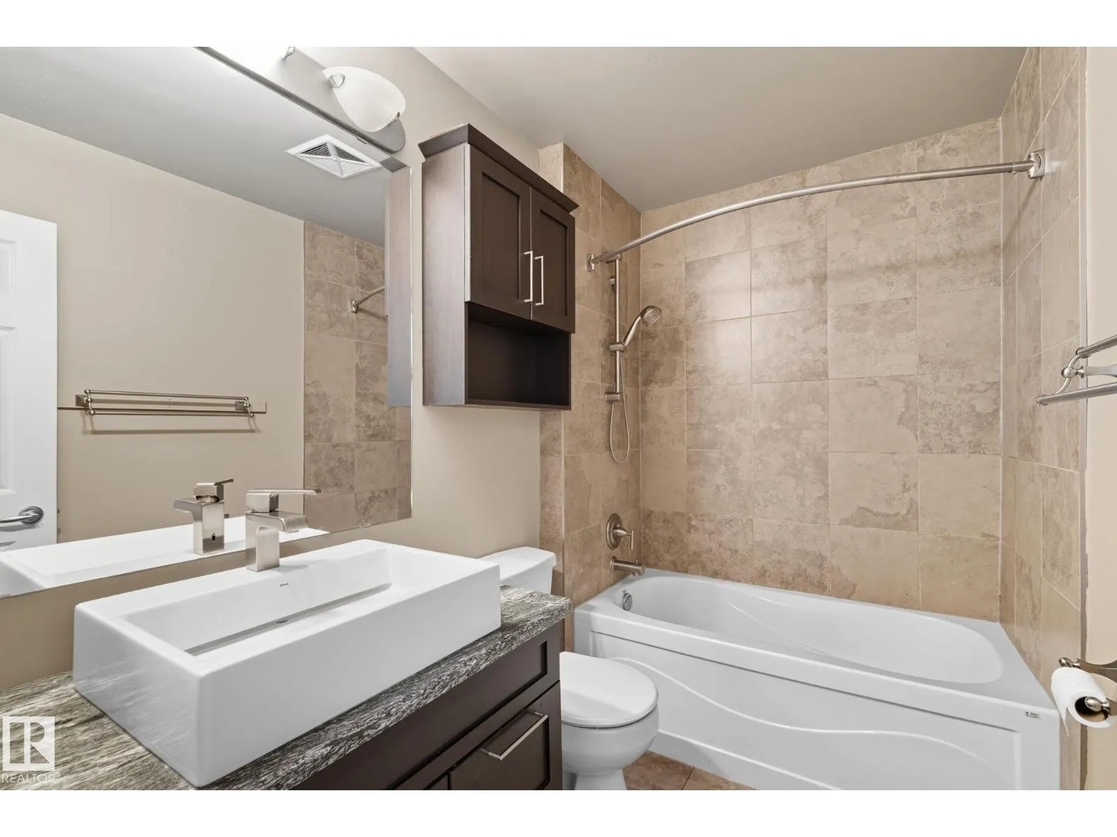 7013 32 AV NW