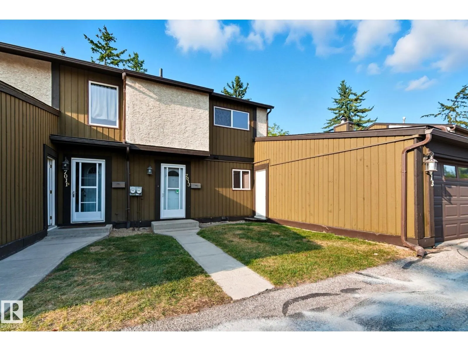7013 32 AV NW