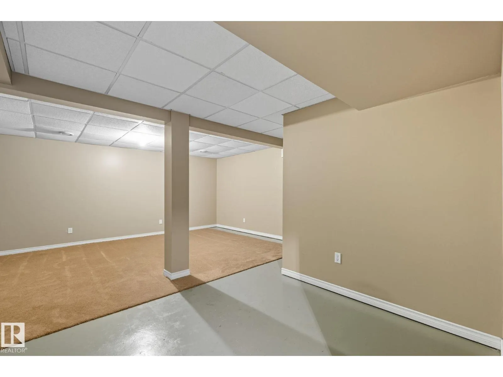 7013 32 AV NW
