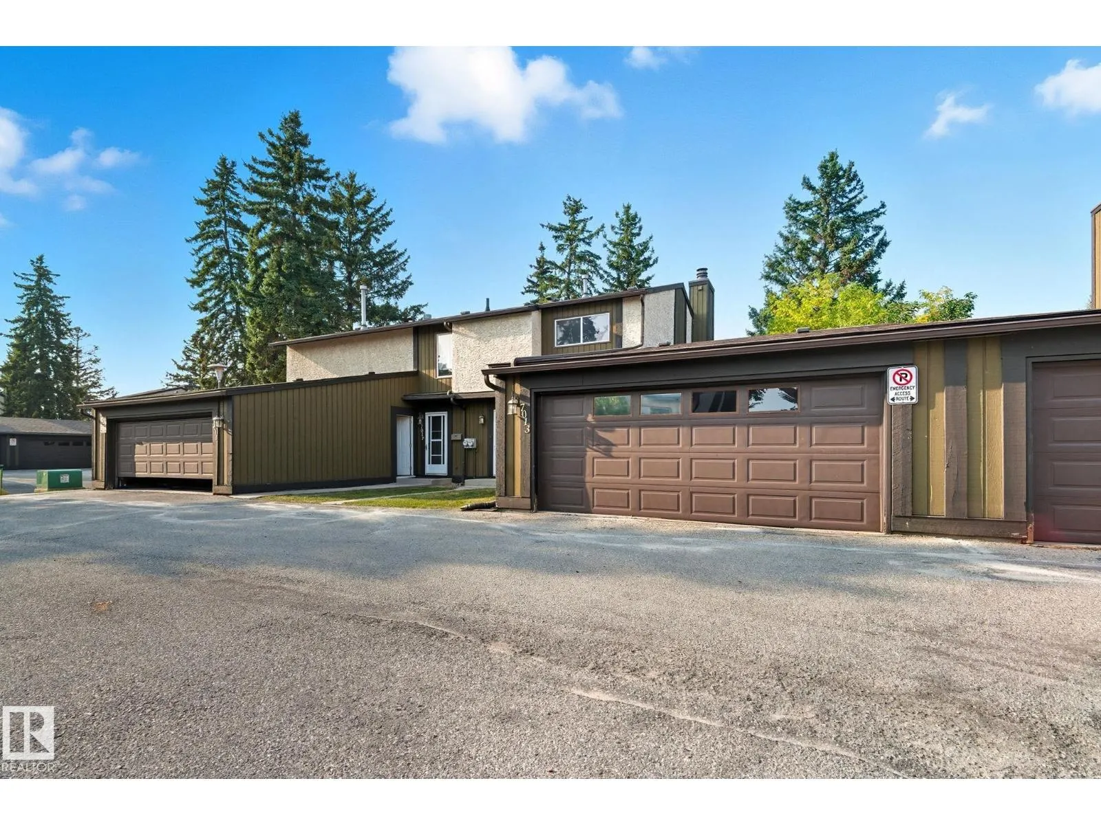 7013 32 AV NW