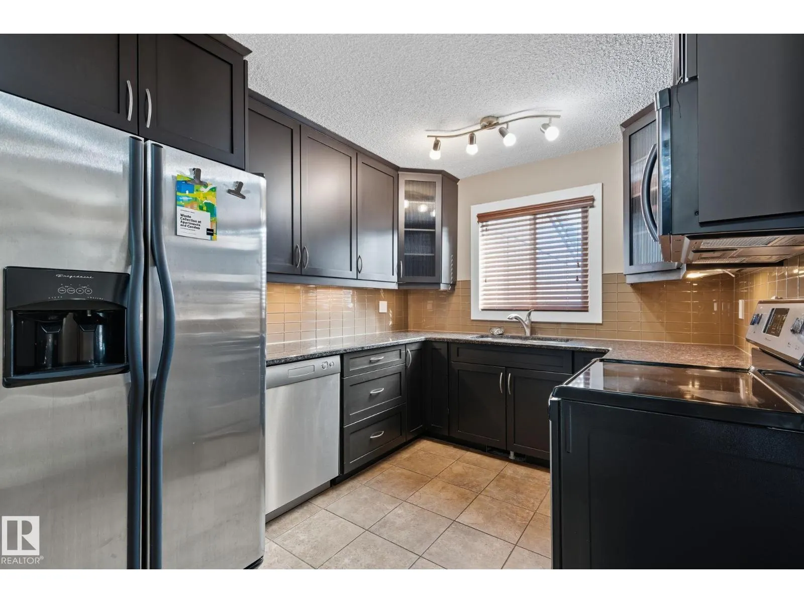 7013 32 AV NW