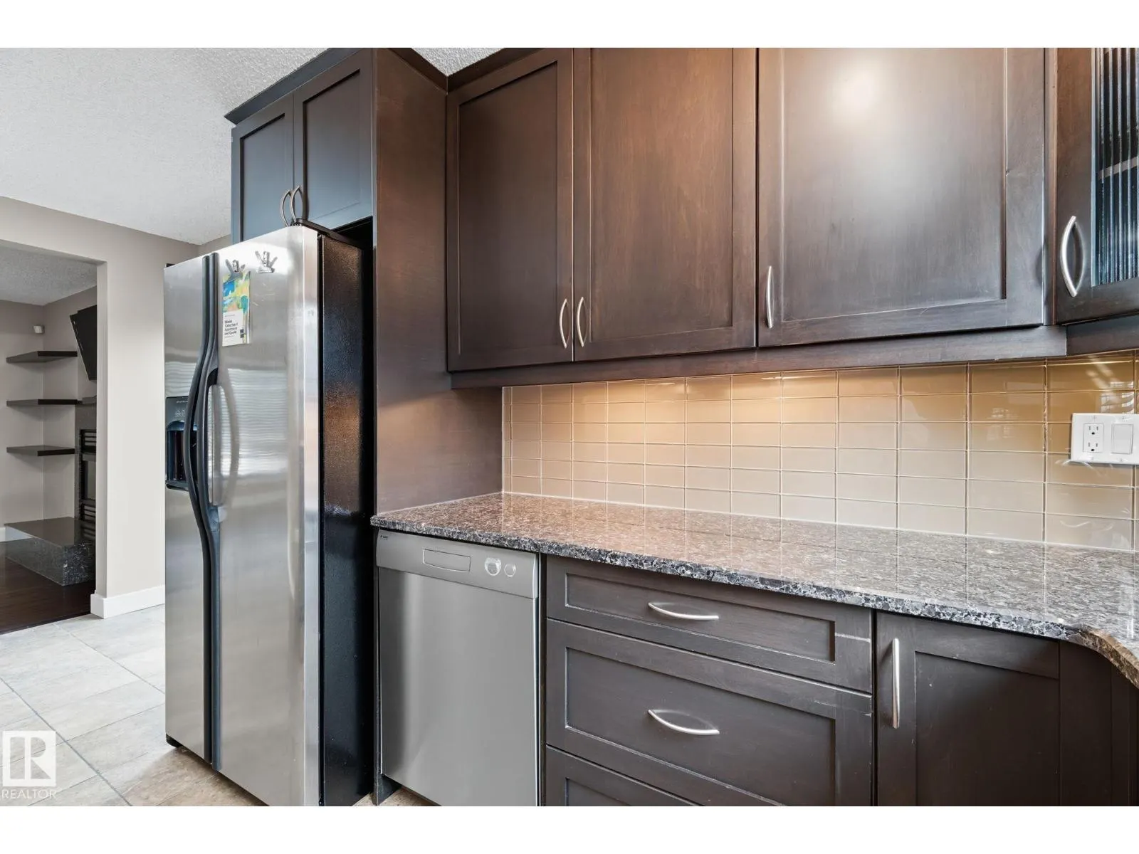 7013 32 AV NW