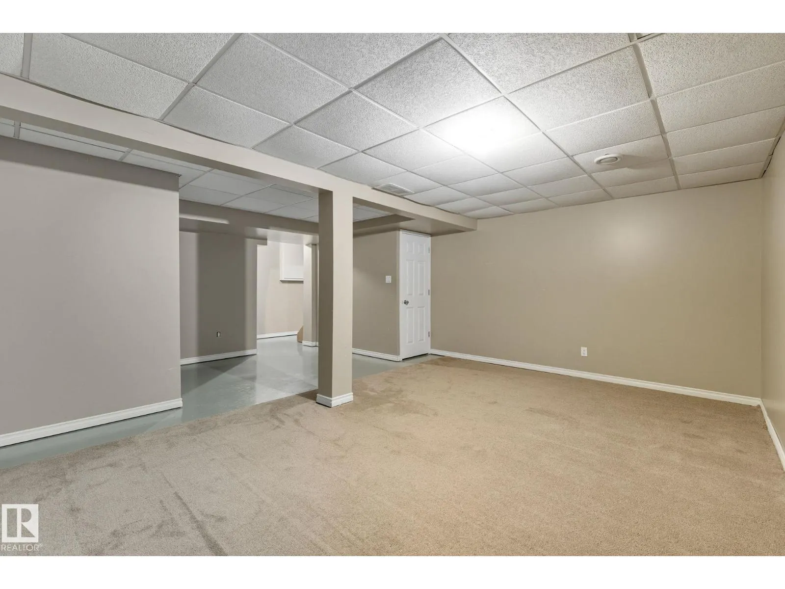 7013 32 AV NW