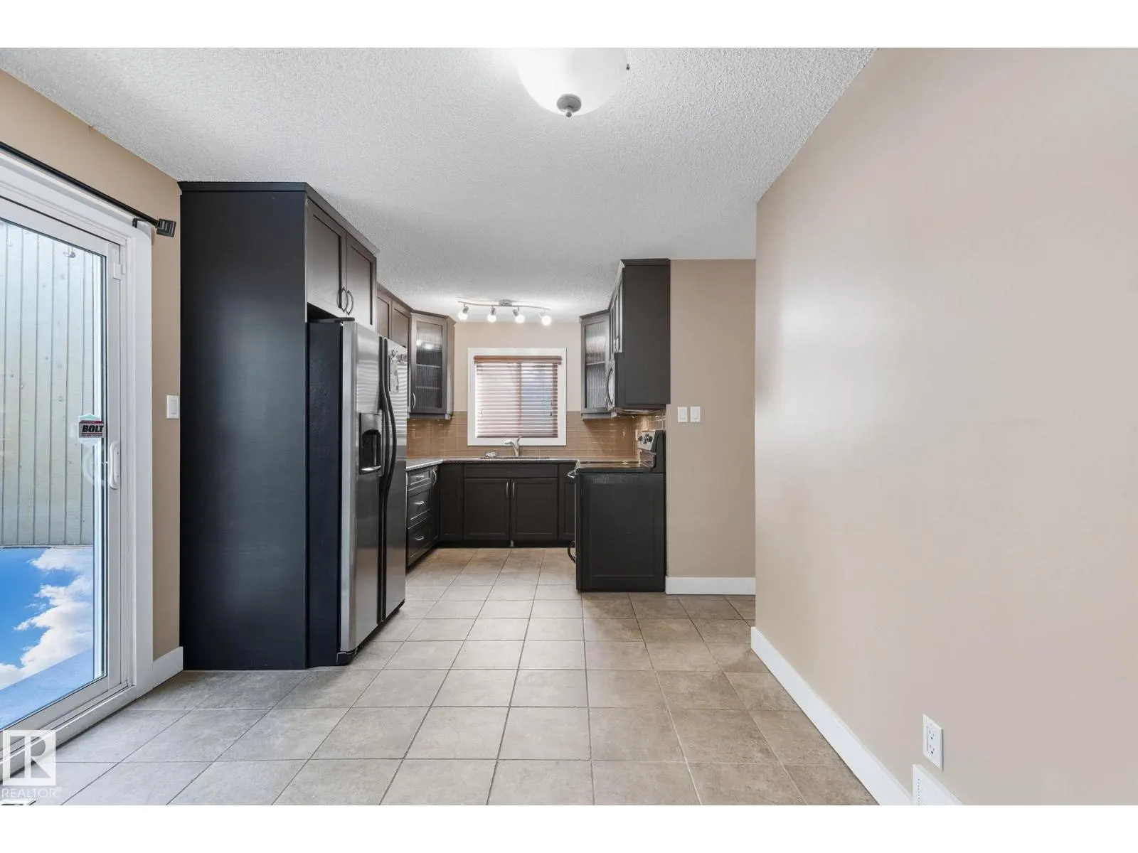 7013 32 AV NW
