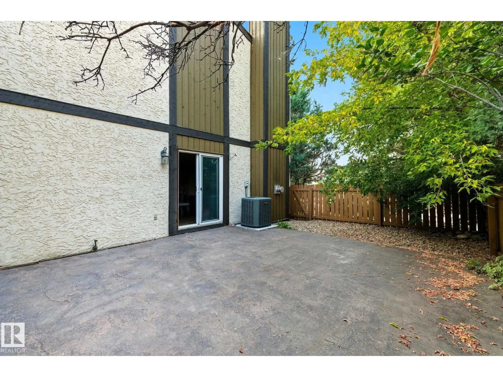 7013 32 AV NW