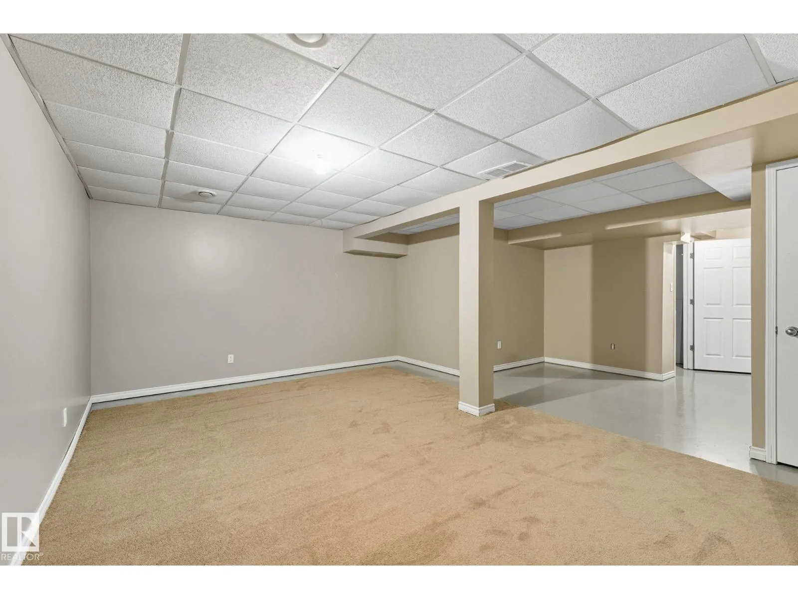 7013 32 AV NW