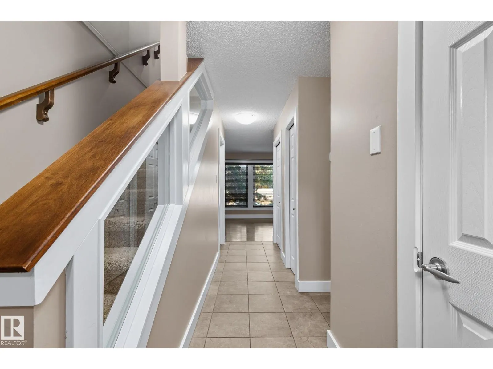 7013 32 AV NW