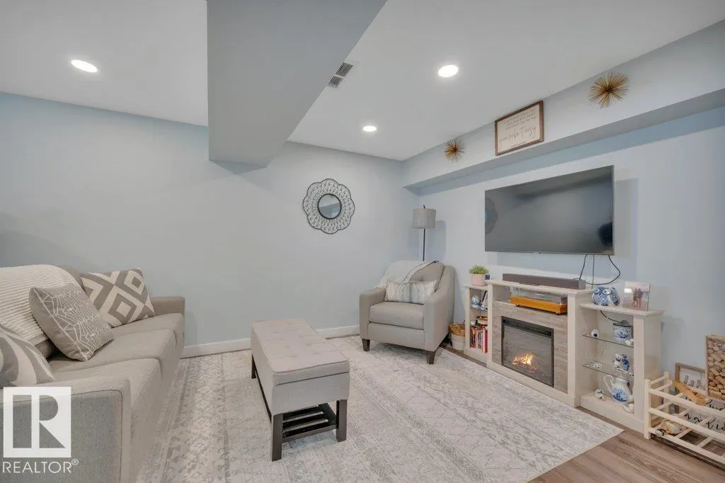 78 SANDALWOOD PL