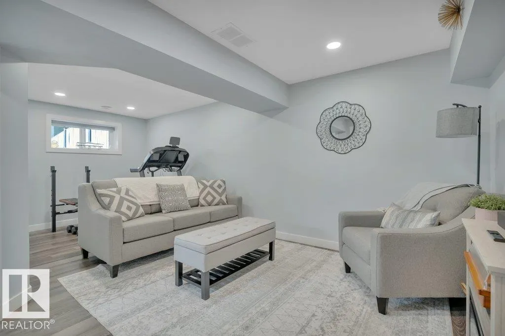 78 SANDALWOOD PL