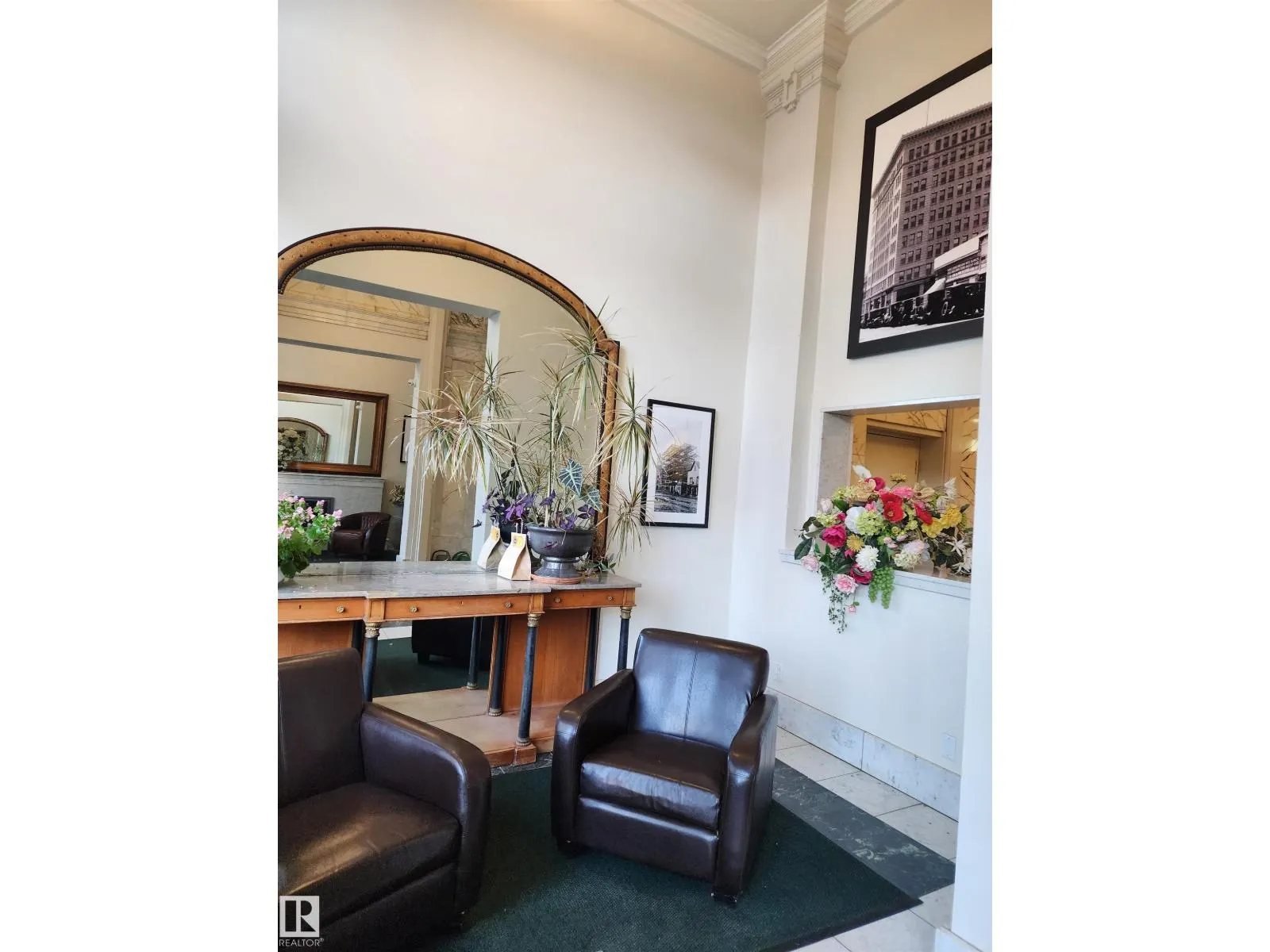 #307 10134 100 ST NW