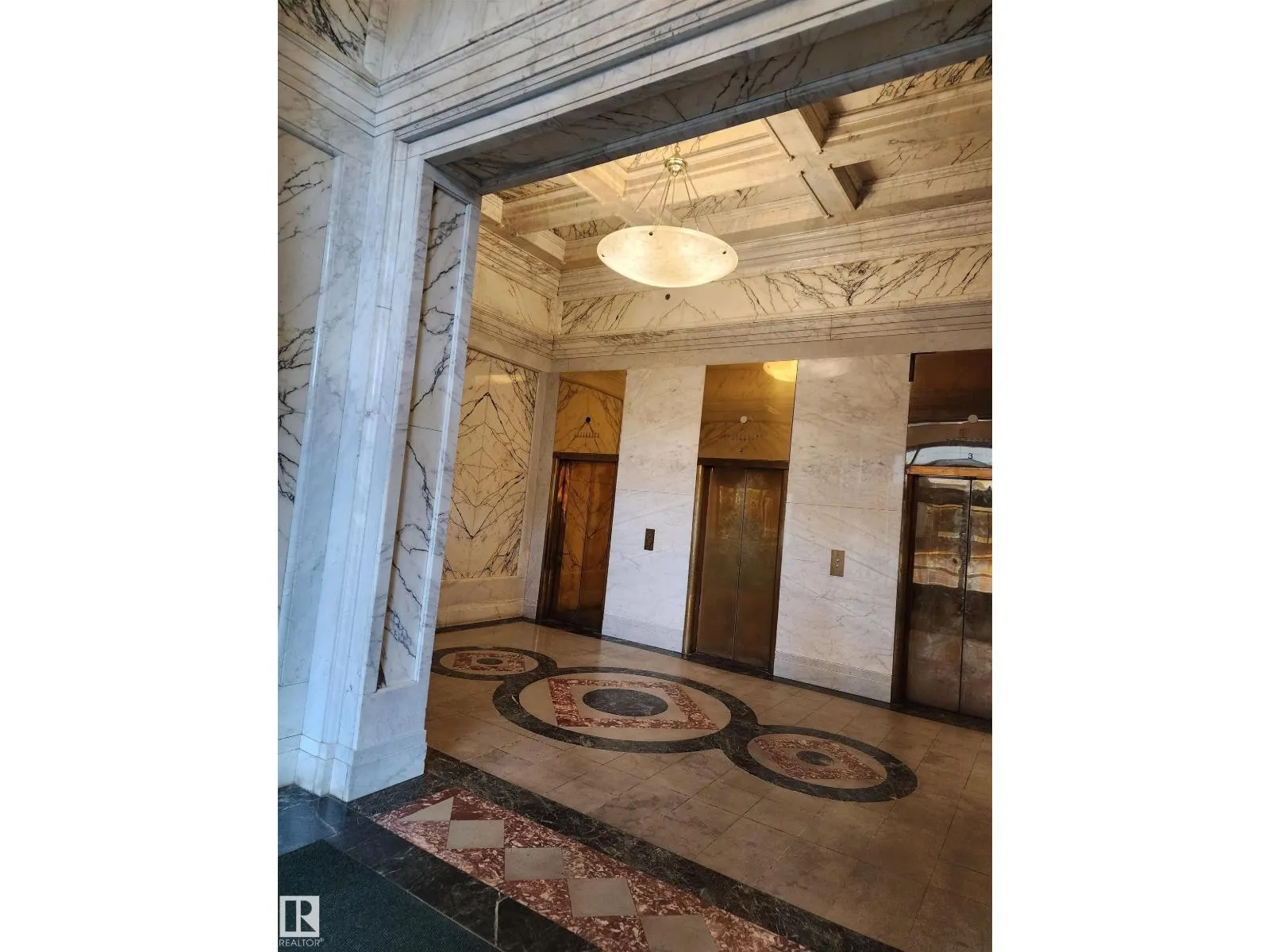 #307 10134 100 ST NW