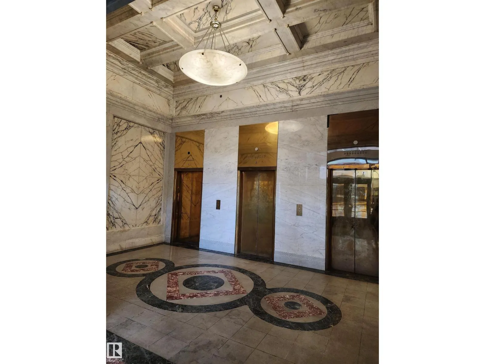 #307 10134 100 ST NW