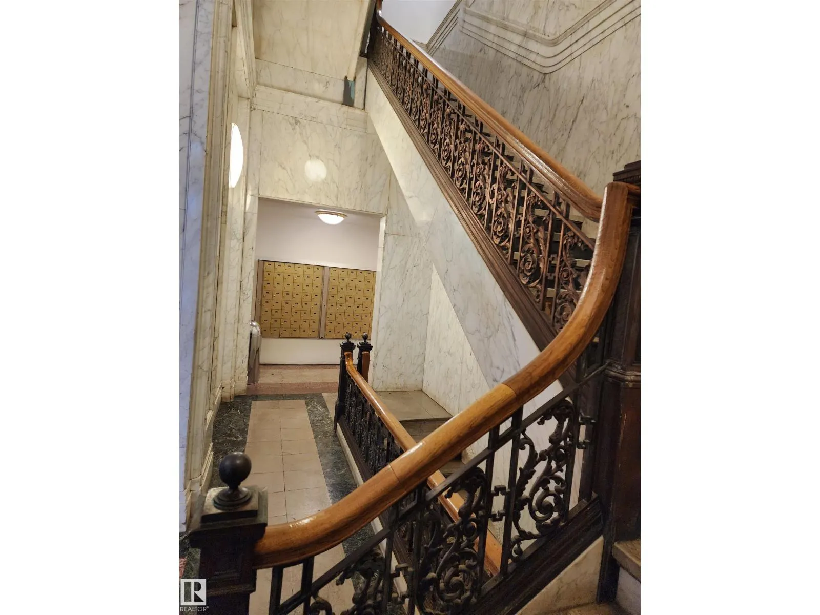 #307 10134 100 ST NW