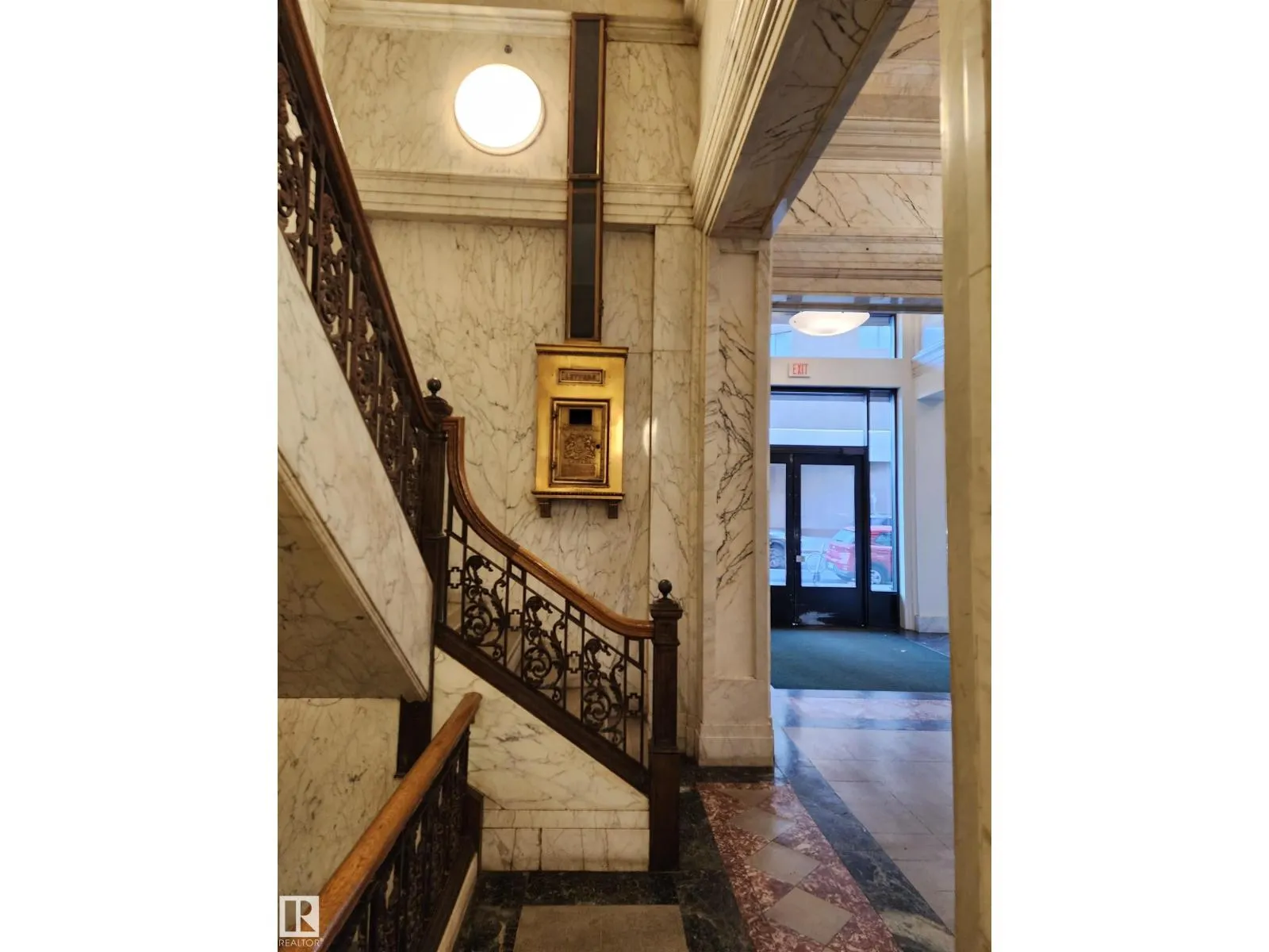 #307 10134 100 ST NW