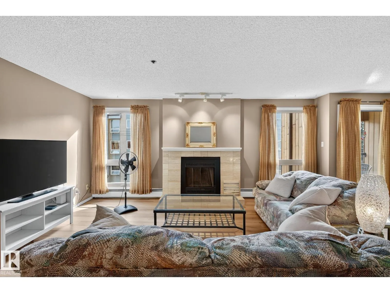 #305 10171 119 ST NW