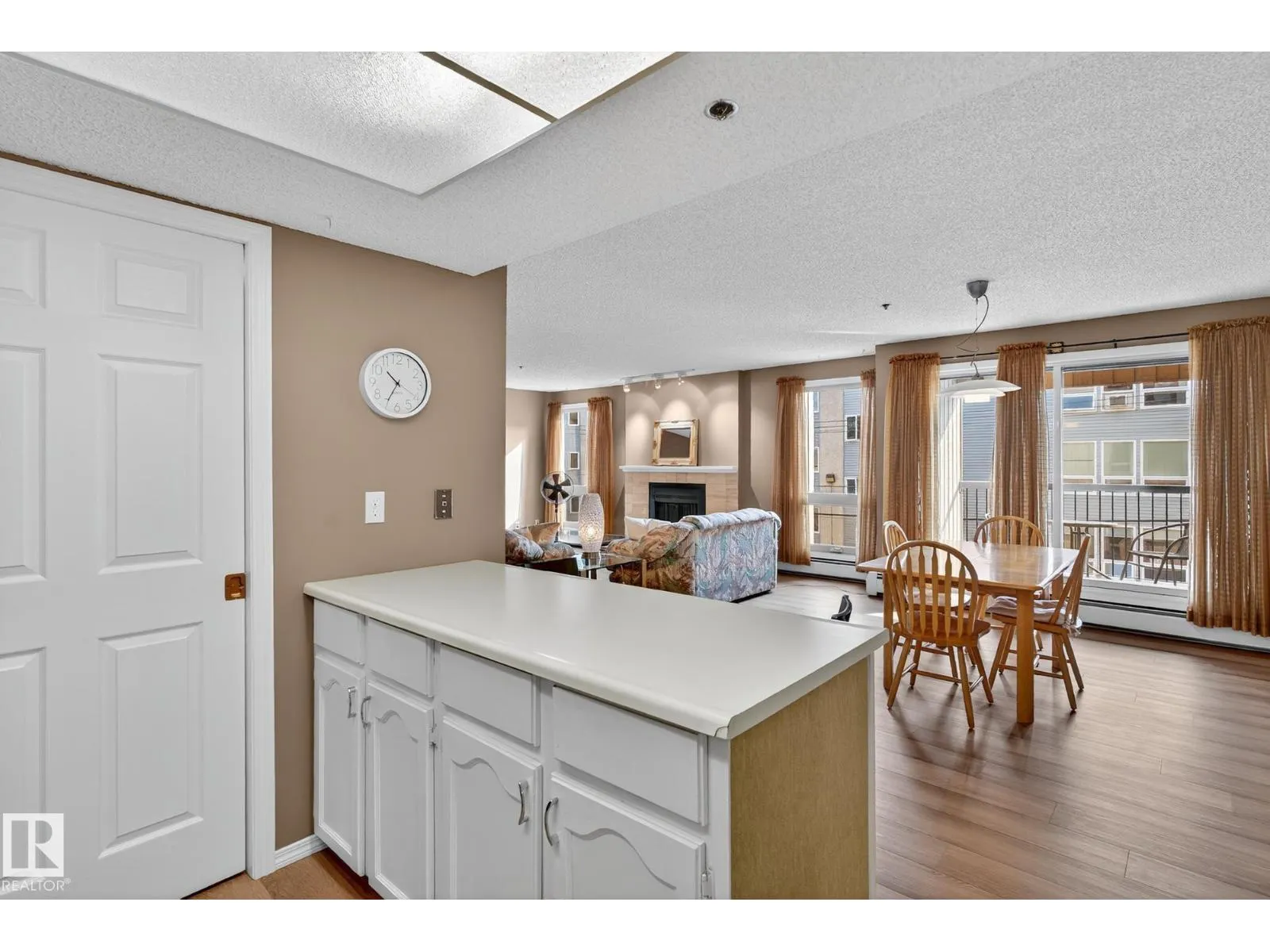 #305 10171 119 ST NW