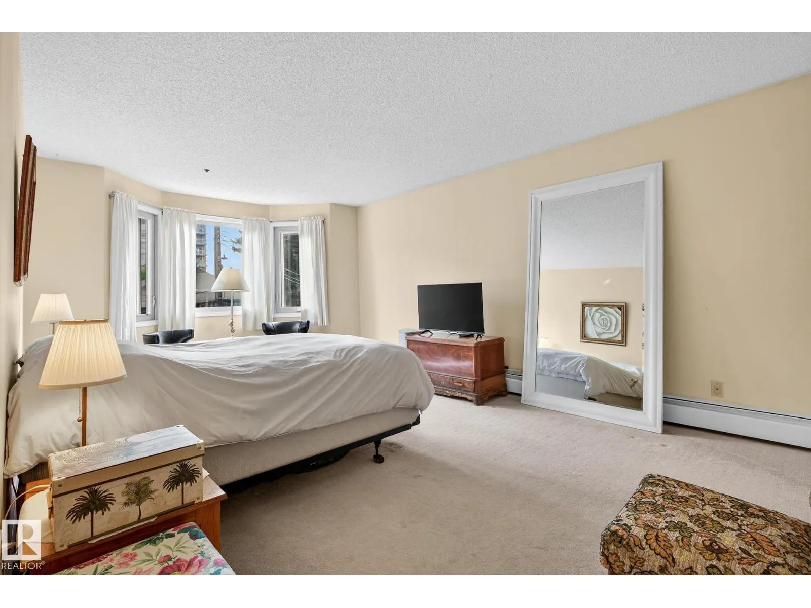 #305 10171 119 ST NW