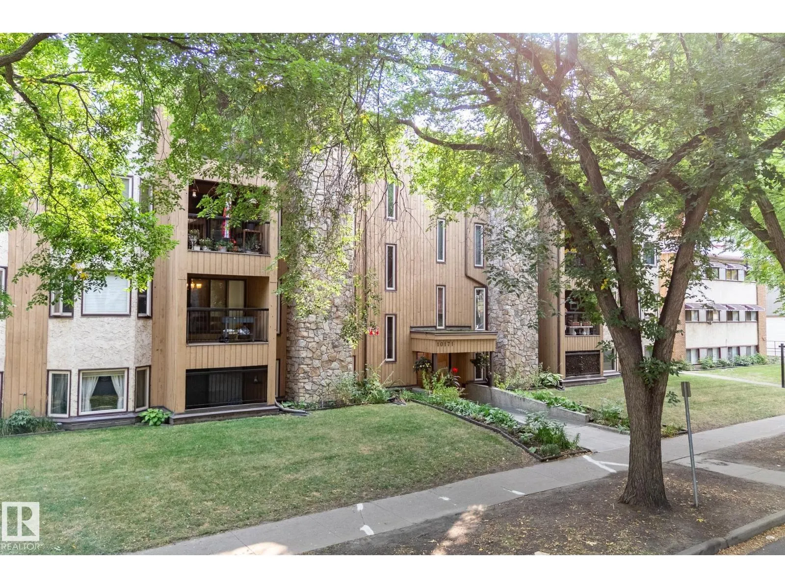 #305 10171 119 ST NW