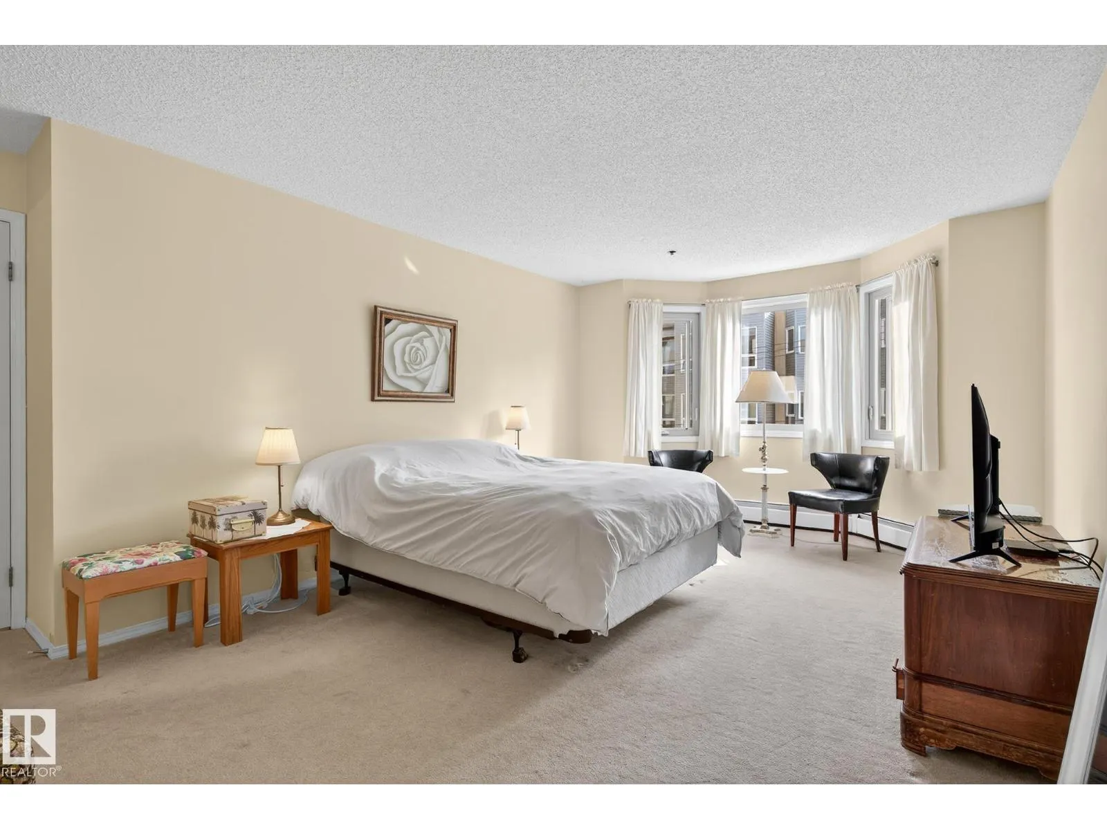 #305 10171 119 ST NW